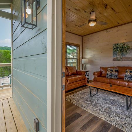 Osprey Nest Cottage Modern New Cabin พิเจนฟอร์จ ภายนอก รูปภาพ