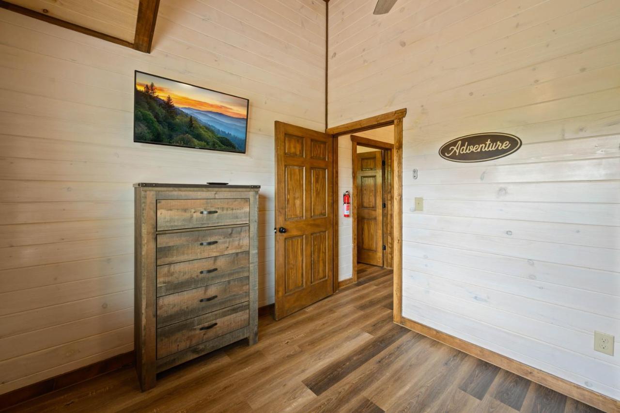 Osprey Nest Cottage Modern New Cabin พิเจนฟอร์จ ภายนอก รูปภาพ